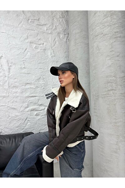 VESS MODA Πολυτελές γυναικείο παλτό σκούρο καφέ - πλαστικοποιημένο δέρμα, γούνα εσωτερικά και λεπτομέρεια ζώνης