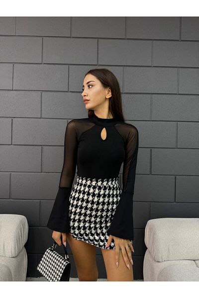 Fav Style Γυναικεία μακρυμάνικη ισπανική μπλούζα με κομμένο γιακά και λεπτομέρεια από τούλι