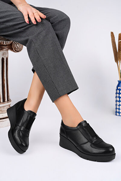 Akgün Terlik Akgün Hakiki Deri Siyah Anatomik Taban Rahat Ayakkabı