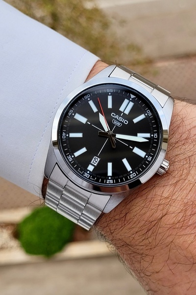 Casio Dial Black Band Metallic Color Men's Wristwatch