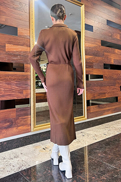 GÜLSELİ Hnědé dámské polo límec dlouhé pletené šaty se zavazováním do pasu