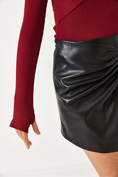 Bianco Lucci Women's Cross-Strapped Finger-Pronged Madonna Collar Blouse 60261056