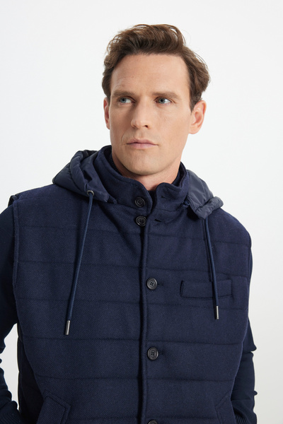 ALTINYILDIZ CLASSICS Erkek Lacivert Yünlü Sıcak Tutan Standart Fit Normal Kesim Kapüşonlu Dik Yaka Renk Bloklu Yelek