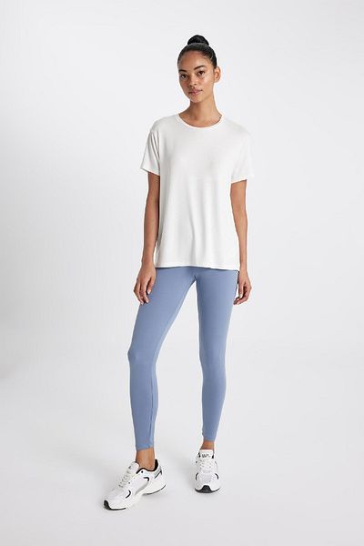 DeFacto Basic-T-Shirt für Sportler mit Rundhalsausschnitt – einfarbig, kurze Ärmel, passend für Standard D1904ax24hs