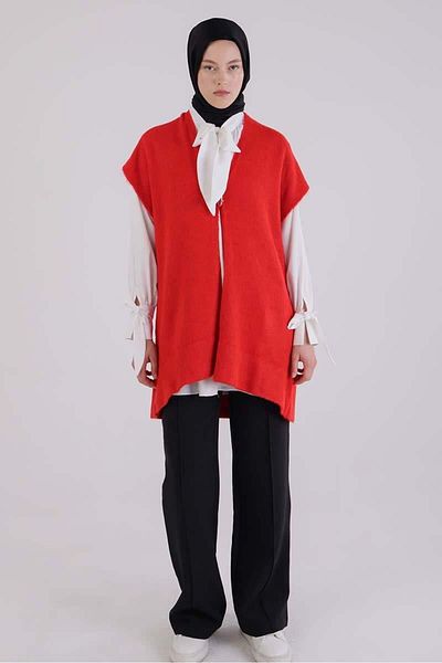 ALLDAY Pomegranate Flower-Brooched Knitwear Vest