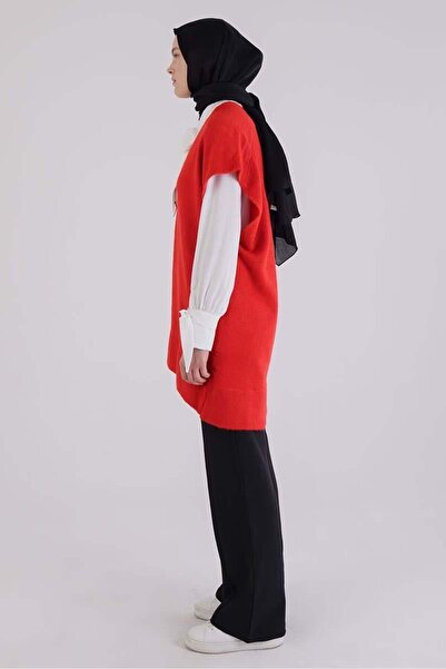 ALLDAY Pomegranate Flower-Brooched Knitwear Vest