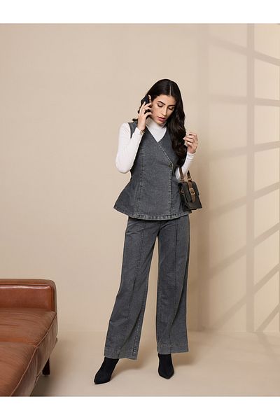 Sassafras By Styli طقم مكون من بلوزة وبنطلون من قماش Tencel المغسول
