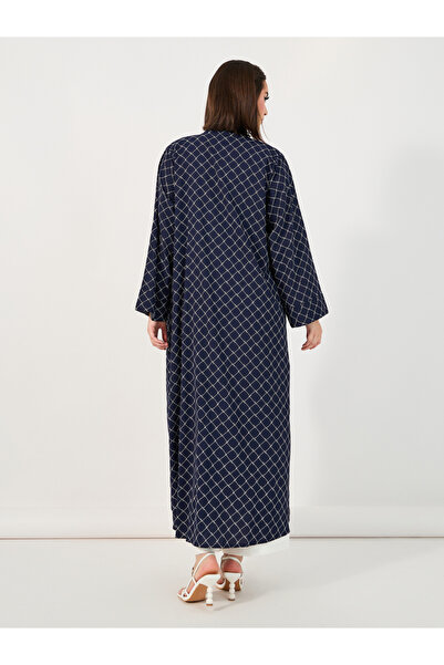 Styli Shawl Collar Geo Print Crepe Abaya
