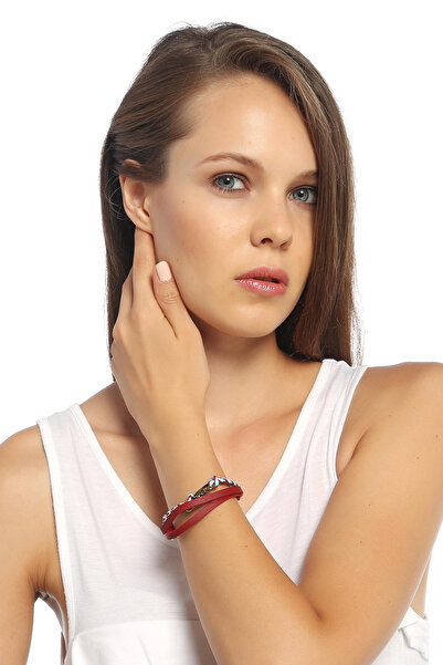 Rouge سوار نسائي مع شكل الحب الأبدي