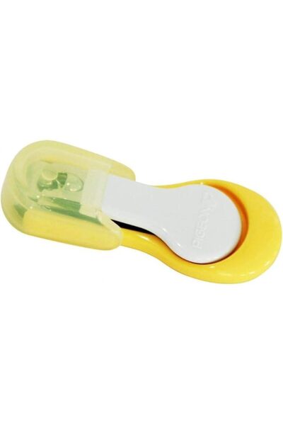 Pigeon مقص أظافر آمن مع غطاء لقص الأظافر الصغيرة خالي من مادة BPA