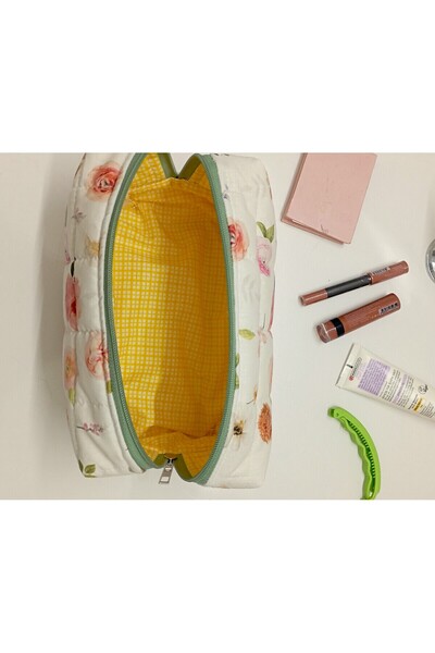 Mufincollection "Рожево-біла косметичка з блискавкою та квітковим візерунком (23 X 10 см)"