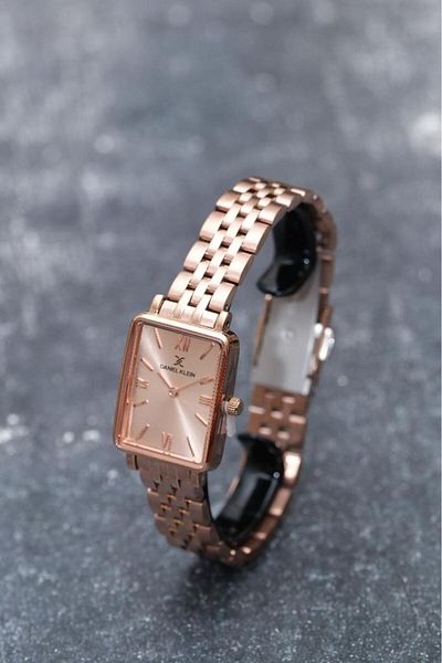 Daniel Klein DKE.1.10750 ساعة يد نسائية ذات تصميم بسيط وأرقام رومانية مستطيلة الشكل