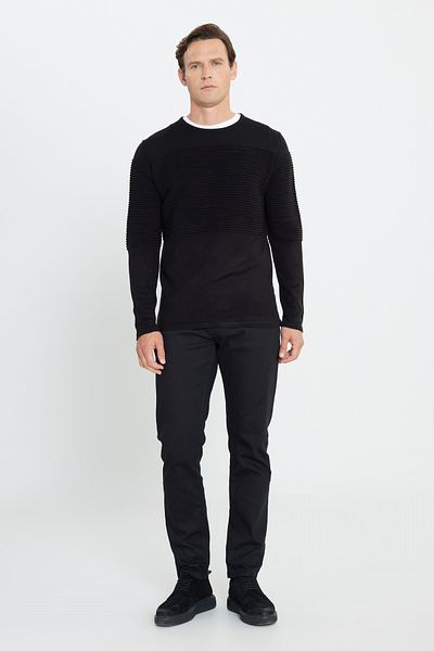 AC&Co / Altınyıldız Classics Schwarzer, pillingfreier, strukturierter Strickpullover mit Rundhalsausschnitt in Standard-Passform für Herren