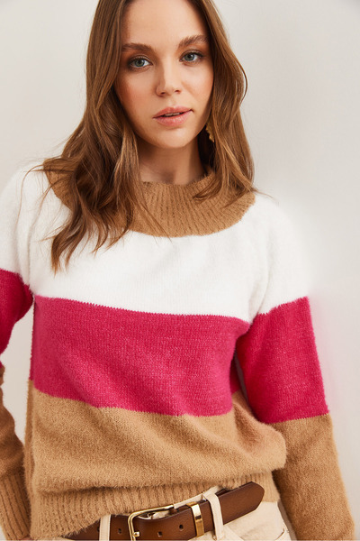 Olalook Women's Camel Boat Neck Soft Textured Beard Knitwear Sweaterkzk- 19000901