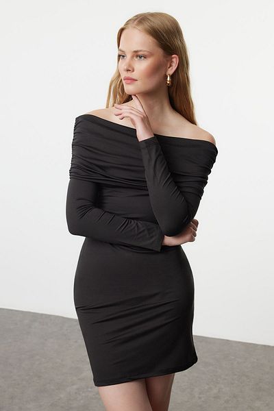 Trendyol Collection Rochie tricotată neagră cu guler Carmen, cu țesătură elastică și moale - TWOAW25EL00213