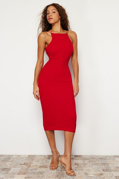 Trendyol Collection Rotes, tailliertes Neckholder-Midi-Bleistiftkleid aus geripptem, flexiblem Strick TWOSS24EL00020
