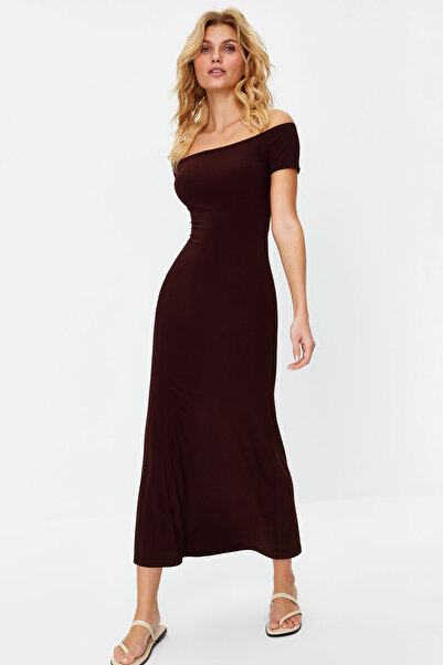 Trendyol Collection Καφέ γιακά Carmen Εφαρμοσμένο/Εφαρμοσμένο Ευέλικτο Πλεκτό Μάξι Μολύβι Φόρεμα TWOSS24EL00096