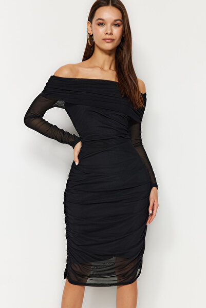 Trendyol Collection Carmen Collar Midi πλεκτό μολύβι - μαύρο φόρεμα με ευέλικτη και κουρτίνα λεπτομέρεια TWOAW24EL00146