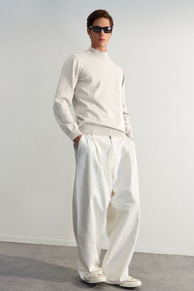 Trendyol Collection Halber Rollkragenpullover in Ecru - TMNAW24KZ00055