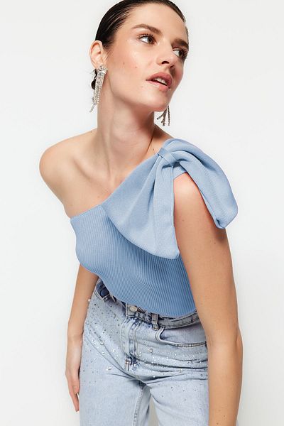 Trendyol Collection Bluză albastru deschis cu o mânecă cu fundă detaliată tricot TPRSS22BZ0166