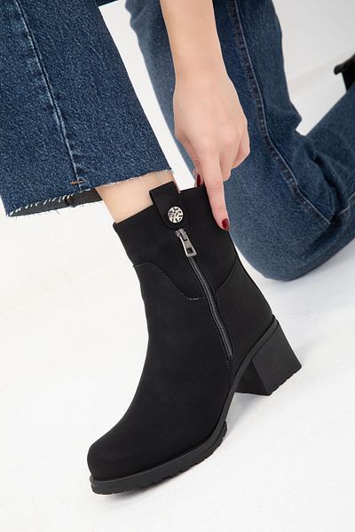 SOHO Schwarze, matte Damenstiefel und Stiefeletten 20045