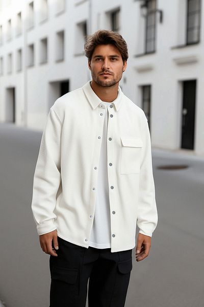Trendyol Collection Λευκό Κανονική εφαρμογή Μία τσέπη Μία τσέπη Κλείσιμο με κουμπωτό πλεκτό άνετο άνετο πουκάμισο από ελαστικό ύφασμα TMNAW24GO00030
