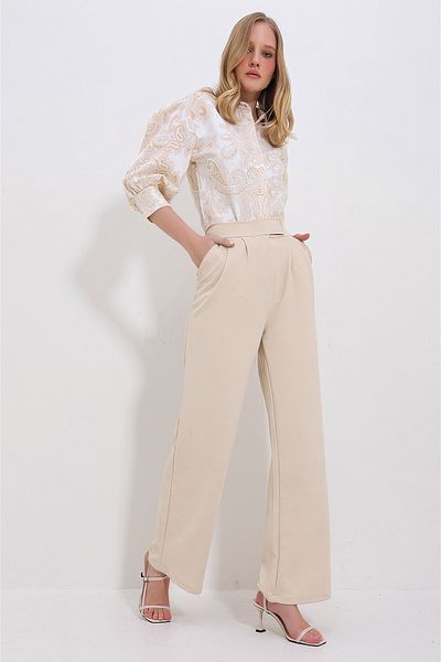 Trend Alaçatı Stili Beigefarbene Palazzo-Hose mit hoher Taille und doppelter Tasche und Faltenverschluss für Damen ALC-X10753