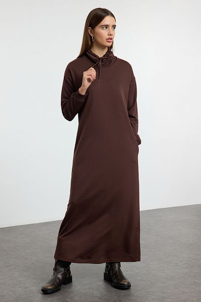 Trendyol Modest Καφέ Υπερμεγέθη γιακά Δαντέλα Λεπτομερές μακρύ πλεκτό φόρεμα TCTSS22EB0132