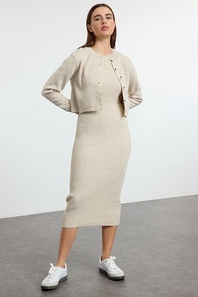 Trendyol Collection Beige Midi-Strickwaren-Basic-Cardigan-Kleid TWOSS23EL00738