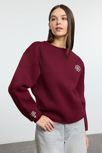 Trendyol Collection Burgunderfarbenes, besticktes, dickes Strick-Sweatshirt aus Fleece – reguläre Passform TWOAW25SW00176