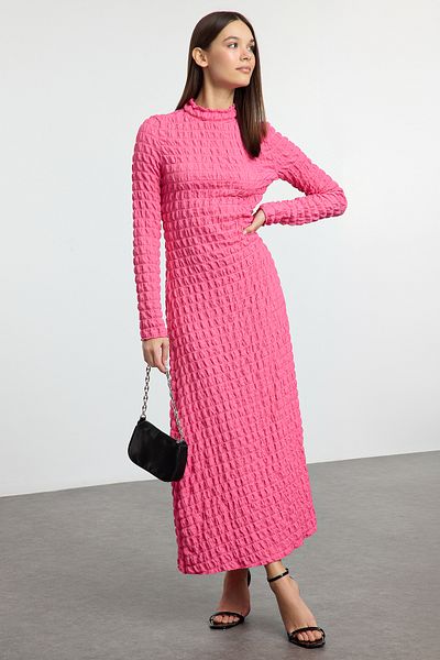 Trendyol Collection Φούξια μονόχρωμη υφή γιακάς A-Line ελαστικό μάξι πλεκτό φόρεμα TWOAW25EL00197
