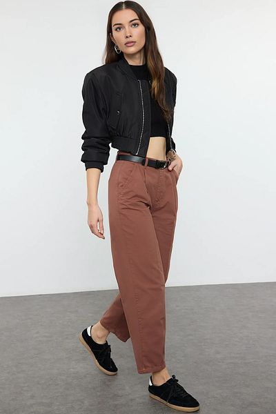 Trendyol Collection Brown Belted High Waist Mom Jeans Twoaw25Je00252