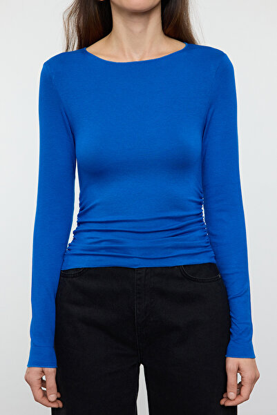 Trendyol Collection Saks Saks Přiléhavá/Drapovaná elastická pletená halenka s detaily na stahování TWOAW25BZ00225