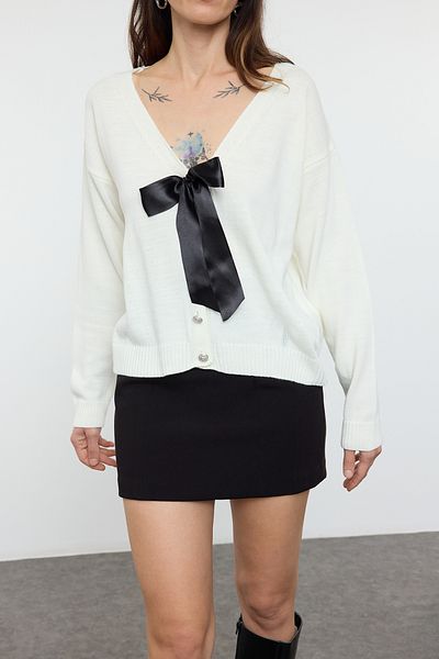 Edit by Trendyol V-Neck Ribbon Knitwear Cardigan - Ecru Tedaw25Hi00026