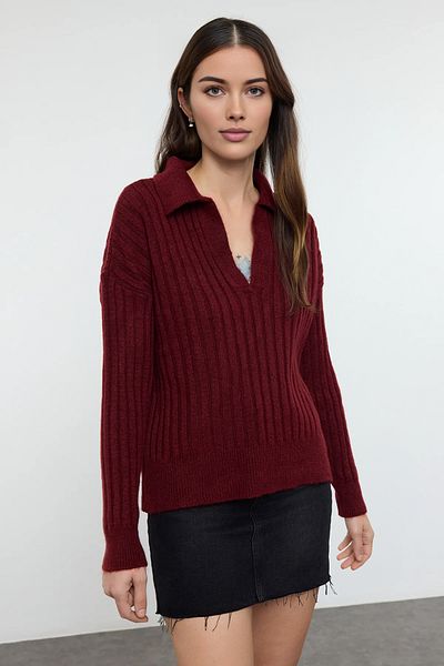Trendyol Collection Pulover tricot cu gât polo cu textura moale bordeaux TWOAW24KZ00678