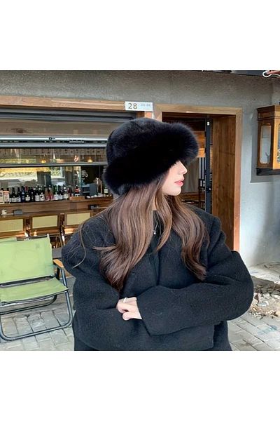 Betülce Trend Triangle Black Plush Fur Heart Hat