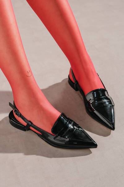 Lizzu Черни дамски балерини с остър връх Torina