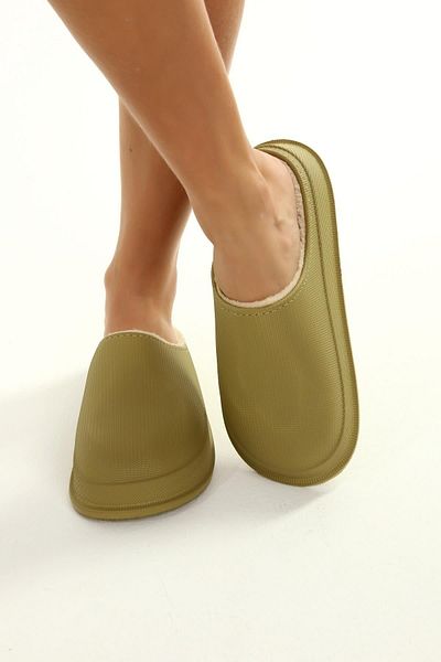 Beyond Γυναικείες παντόφλες Green Wander Matte Faylon με γούνα εσωτερικά 4cm BYNDFAY01