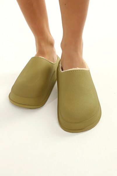 Beyond Γυναικείες παντόφλες Green Wander Matte Faylon με γούνα εσωτερικά 4cm BYNDFAY01