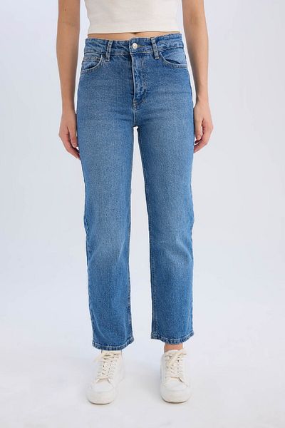 DeFacto Comfort Straight High Waist Knöchellange, waschbare Jeanshose E3412axns