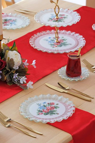Glore Maudie Gold Gilded 6-Person 26-Piece Cake Set