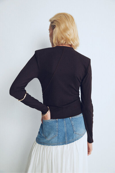 Pilea Μακρυμάνικη καφέ μπλούζα με λεπτομέρεια ραφής