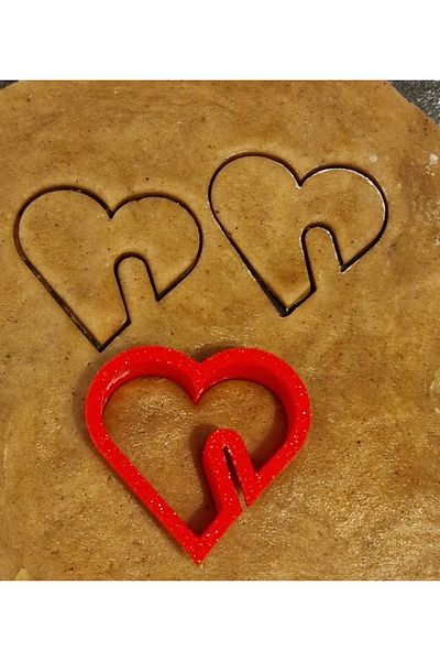 Arsdcraft 2-Piece Cut-Out Heart Cookie Mold