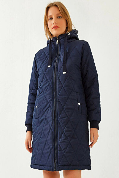 MissThetis Kapüşonlu Çift Cepli Rahat Kalıp Fermuarlı Astarlı Şık ve Cool Midi Boy Hafif Dolgu Kapitone Mont