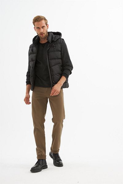 Danger Men's Removable Hooded Pocket Detailed Puffer Vest Black