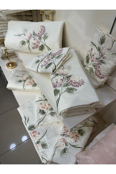 incisecrethome Three-Dimensed Embroidered Set with Chamomile