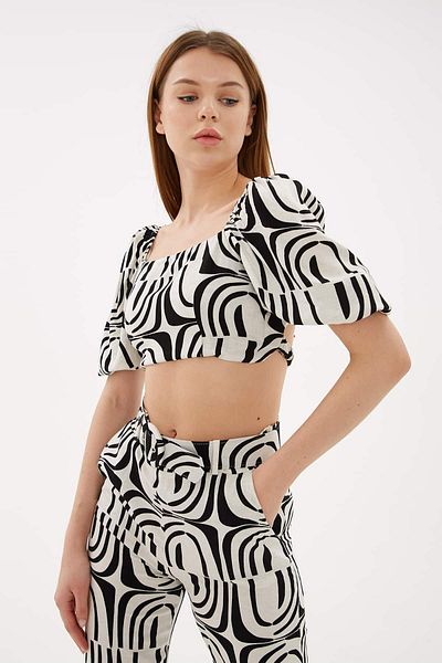 Fashion Friends Μπλούζα με τετράγωνο γιακά με μπαλόνι εκρού