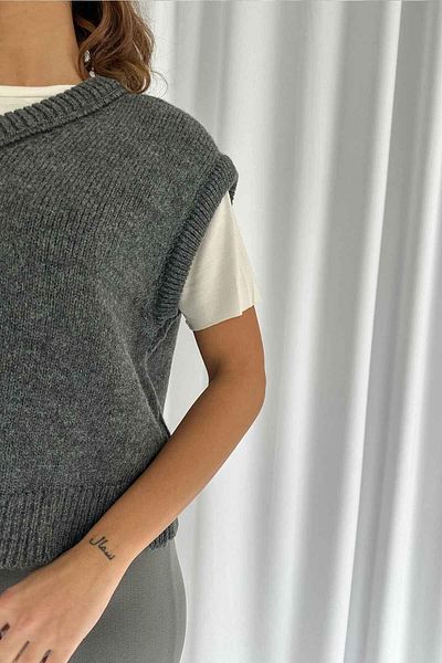 Mine Tan Butik Anthracite V-Neck Plain Sweater