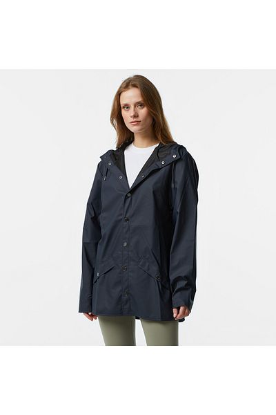 Rains Die wasserdichte Jacke ist aus dem charakteristischen PU-Stoff von Rains geschnitten und verfügt über ultraschallverschweißte Nähte