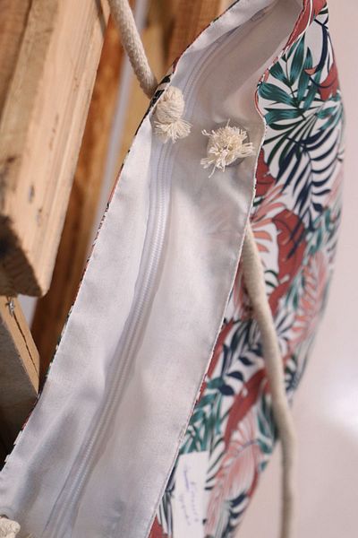 Eslina 101 Beach Bag with Tile Leaves